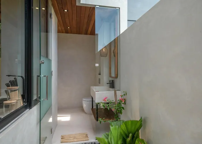 Naoki - 1br Architectural Gem Next To The In * Canggu