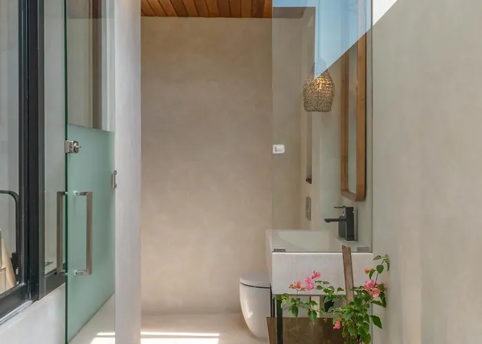 Naoki - 1br Architectural Gem Next To The In Villa Canggu