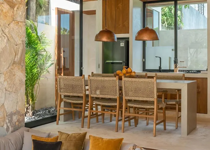 Naoki - 1br Architectural Gem Next To The In Canggu