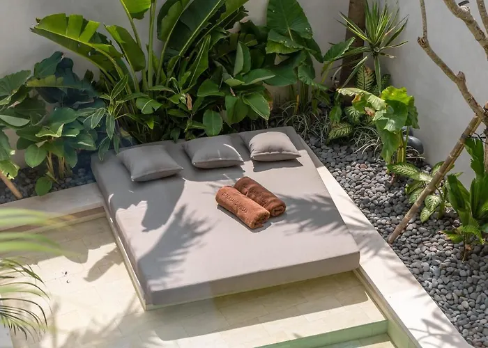 Naoki - 1br Architectural Gem Next To The In Canggu