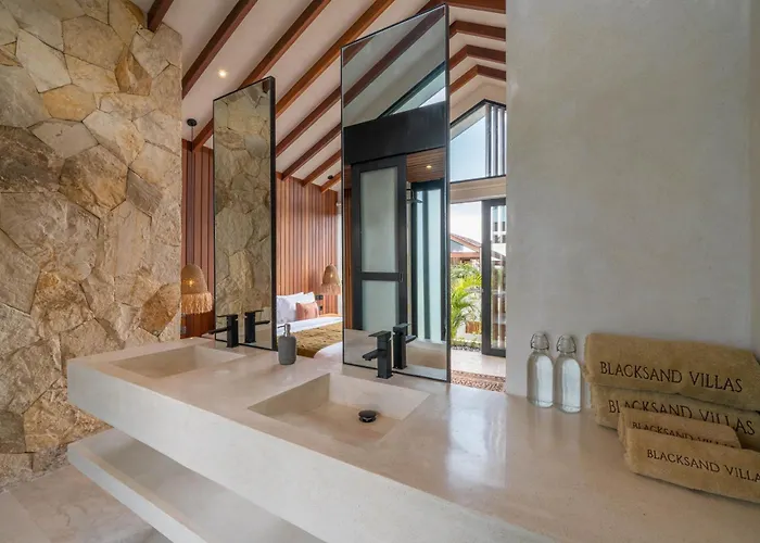 Naoki - 1br Architectural Gem Next To The In * Canggu