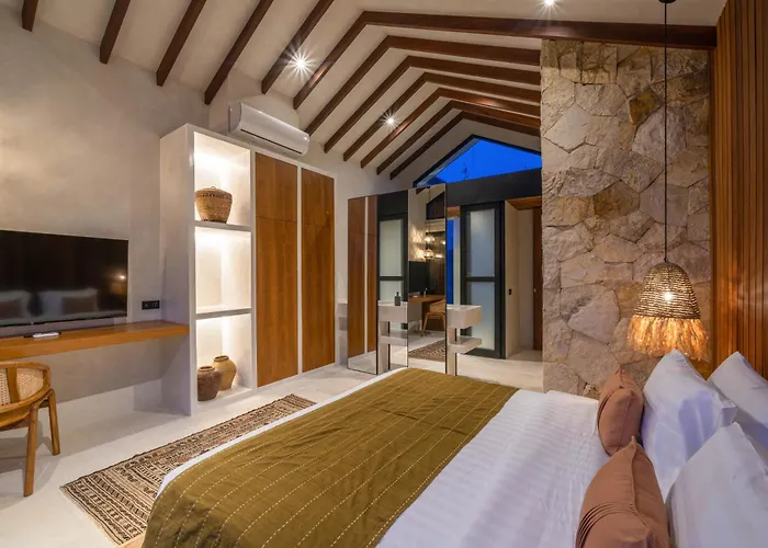 Naoki - 1br Architectural Gem Next To The In Canggu